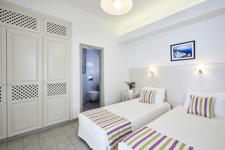 Nissos Thira Hotel