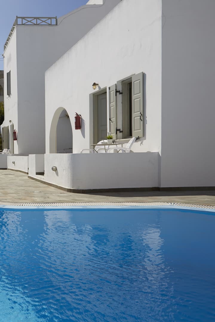 Nissos Thira Hotel