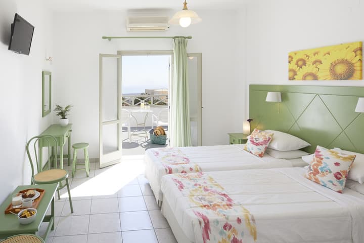 Nissos Thira Hotel
