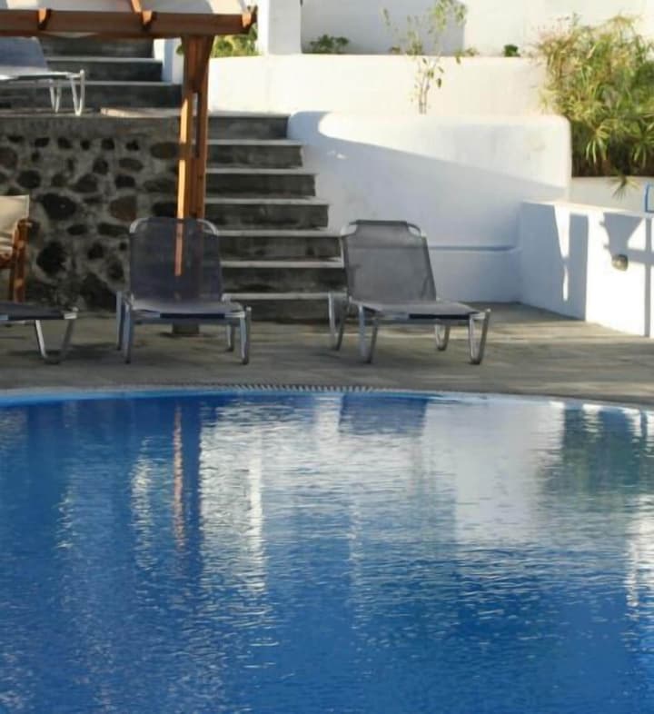 Nissos Thira Hotel