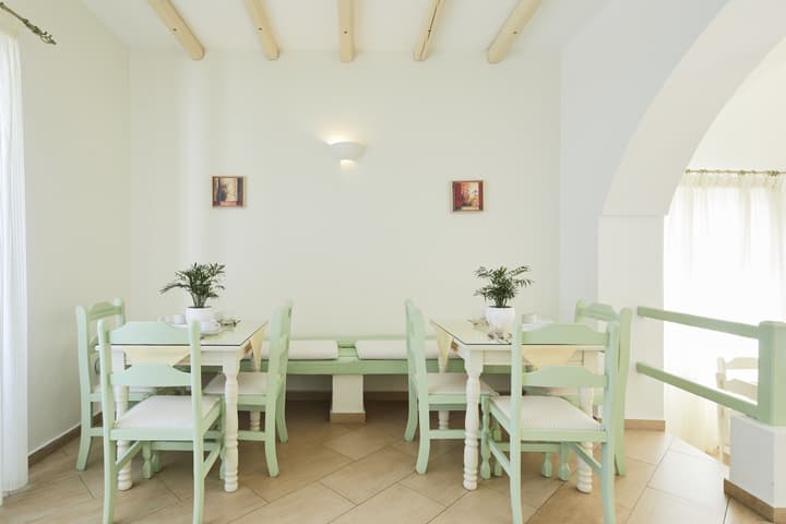 Nissos Thira Hotel