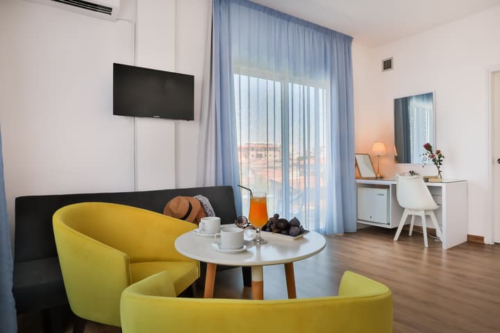Mikes Kanarium Hotel