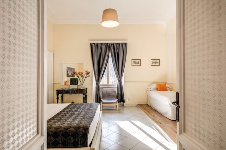 Tritone Top House