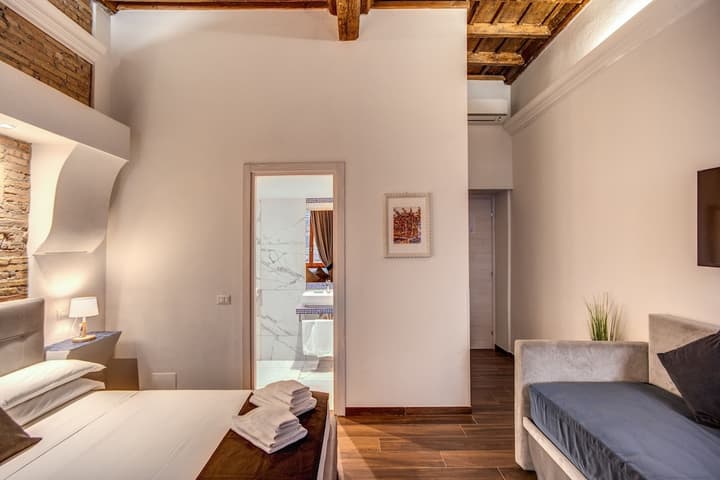 Tritone Top House