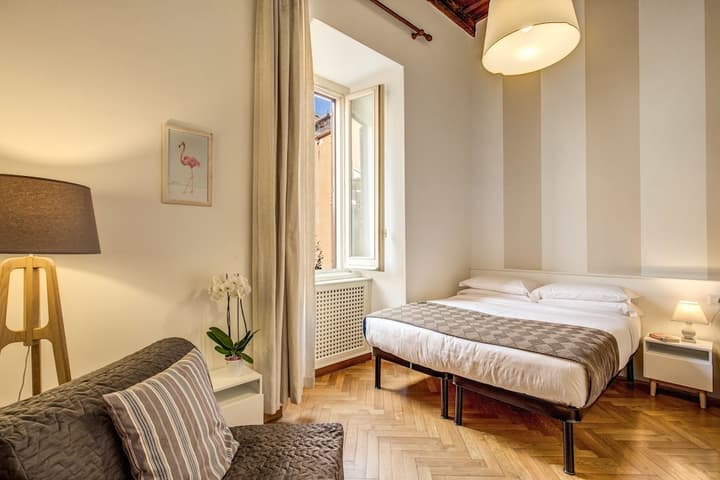 Tritone Top House