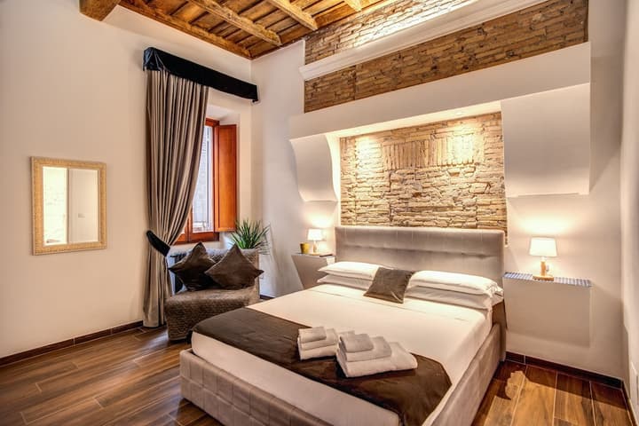 Tritone Top House