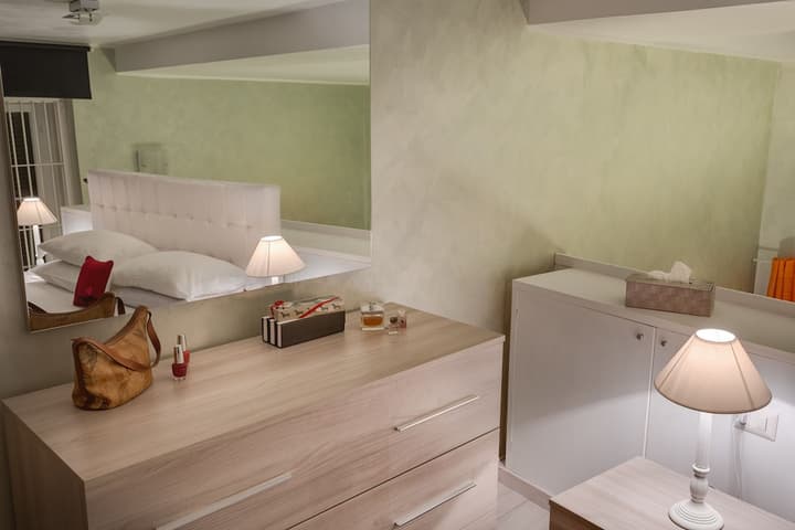 Tritone Top House
