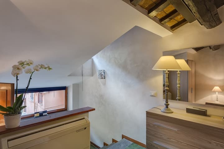 Tritone Top House