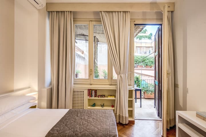Tritone Top House