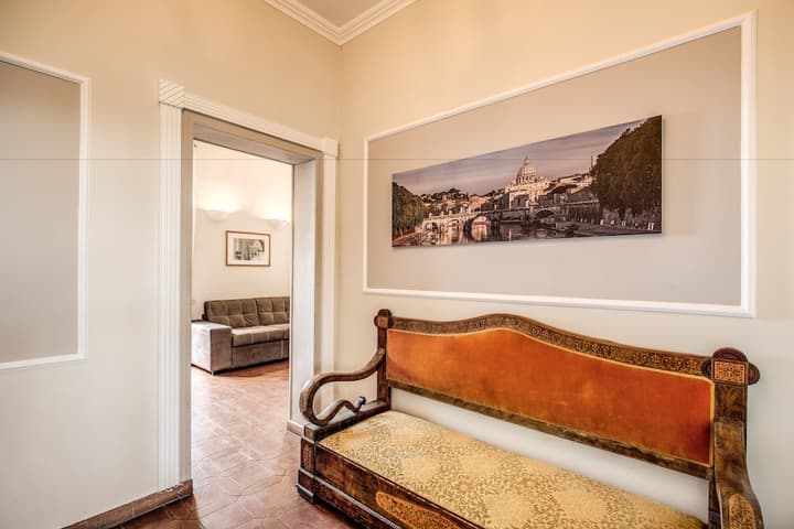Tritone Top House