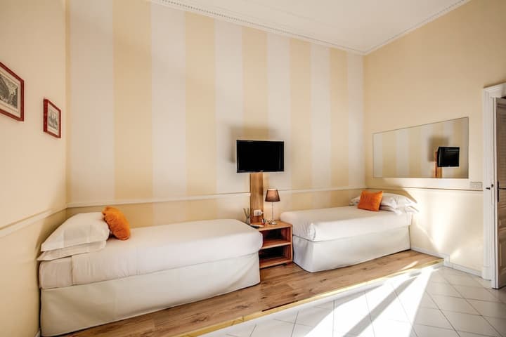 Tritone Top House