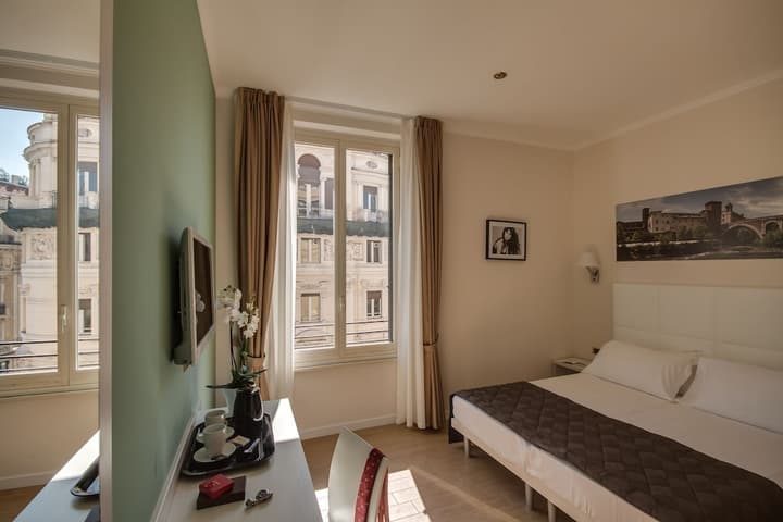 Tritone Top House