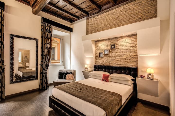 Tritone Top House