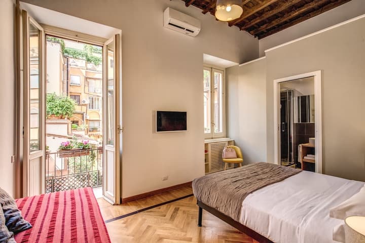 Tritone Top House