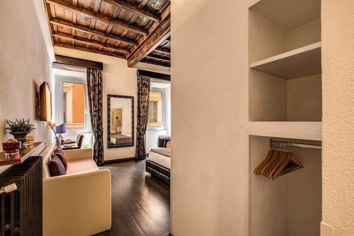 Tritone Top House