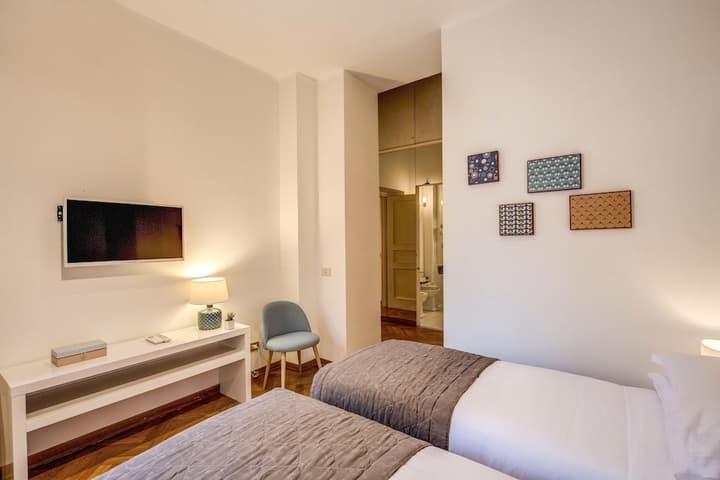 Tritone Top House