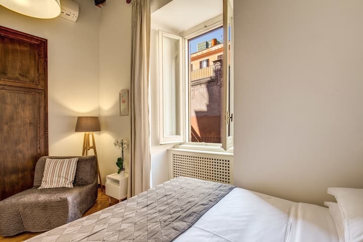 Tritone Top House