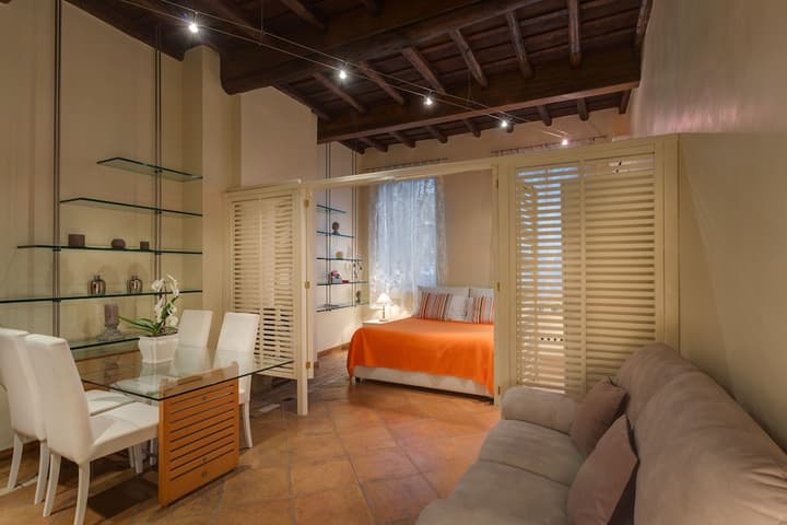 Tritone Top House
