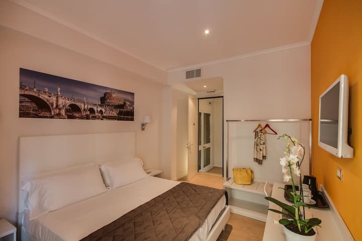 Tritone Top House