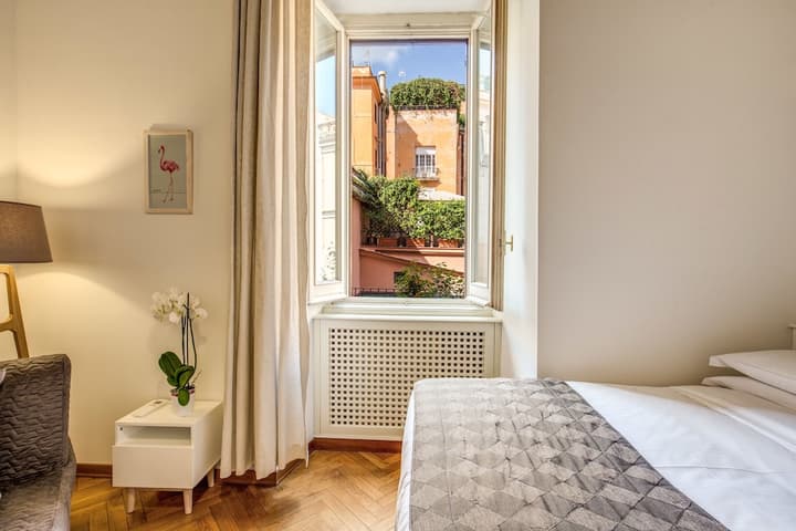 Tritone Top House