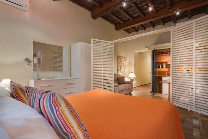 Tritone Top House