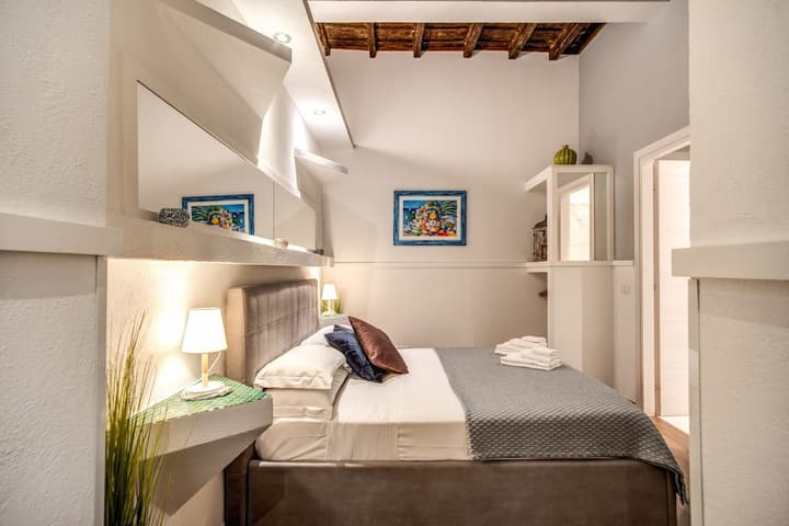 Tritone Top House