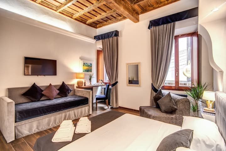 Tritone Top House