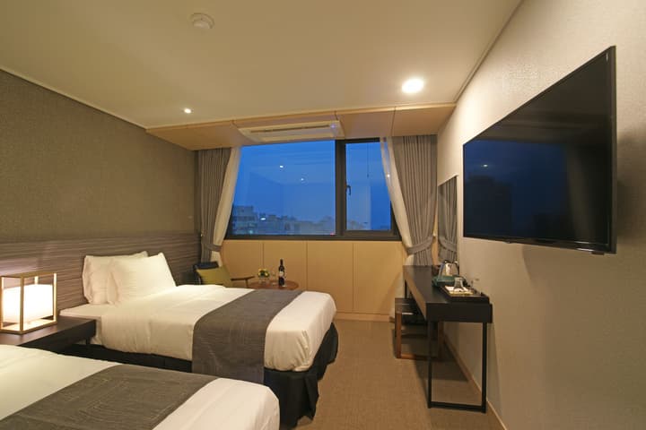 I-Jin Hotel