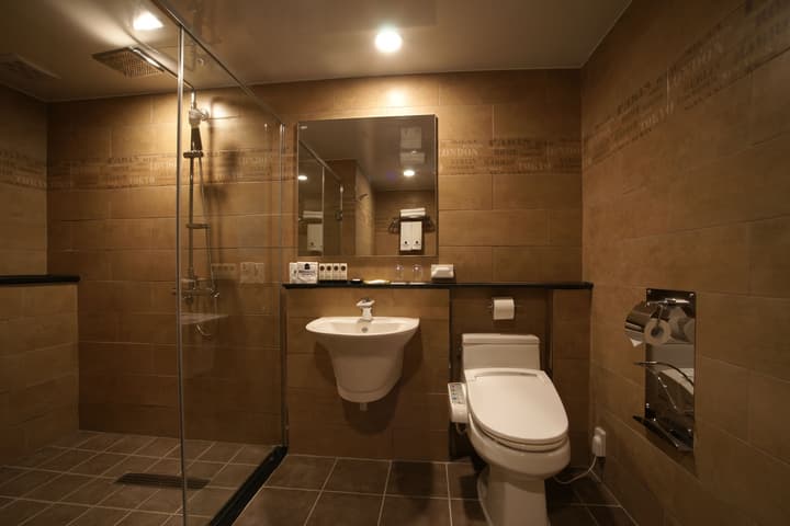 I-Jin Hotel