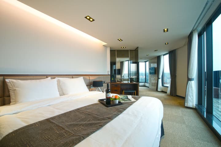 I-Jin Hotel