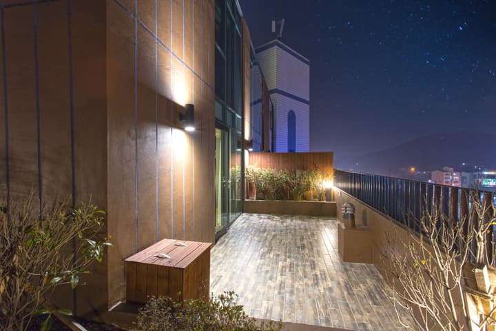 I-Jin Hotel