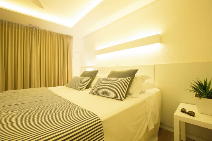 Dolphin Hotel