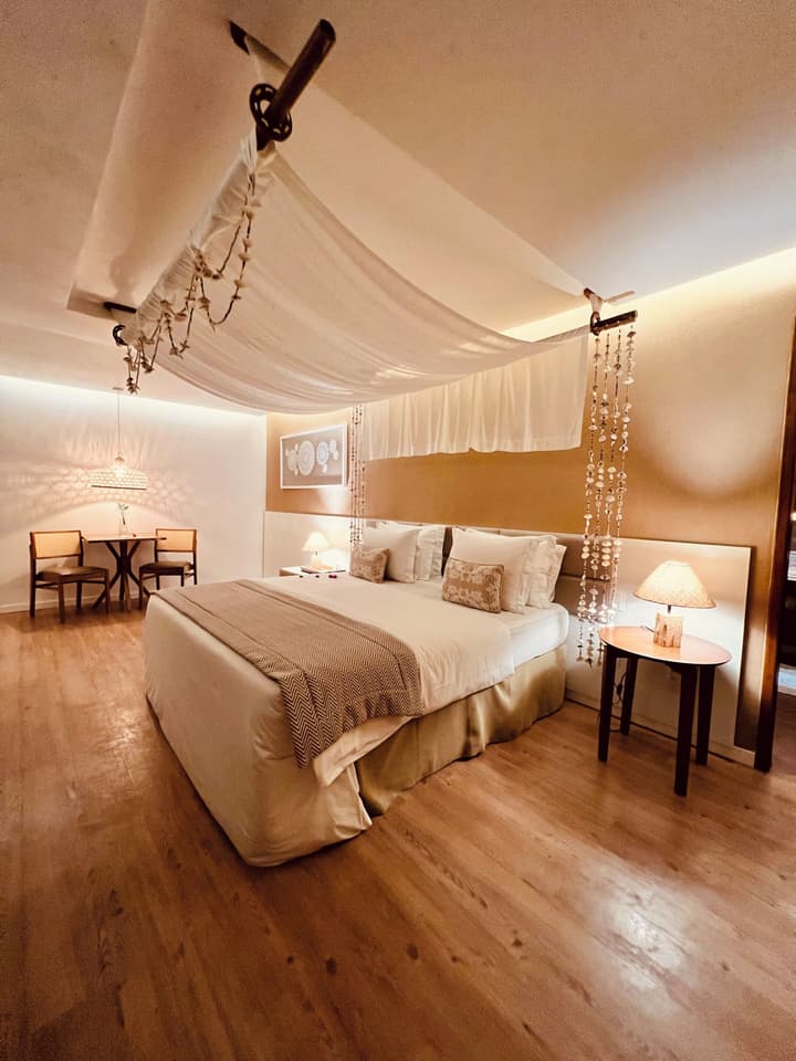 Dolphin Hotel