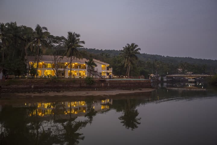 Acron Waterfront Resort