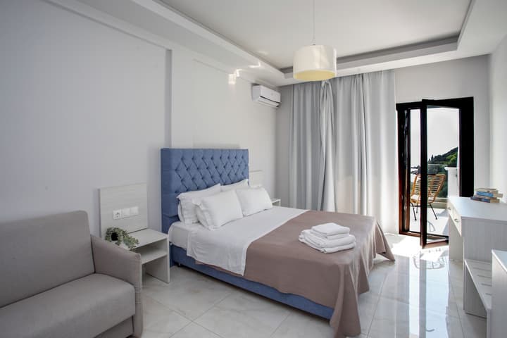 Enjoy Lichnos Bay Village, Camping, Hotel & Apartments