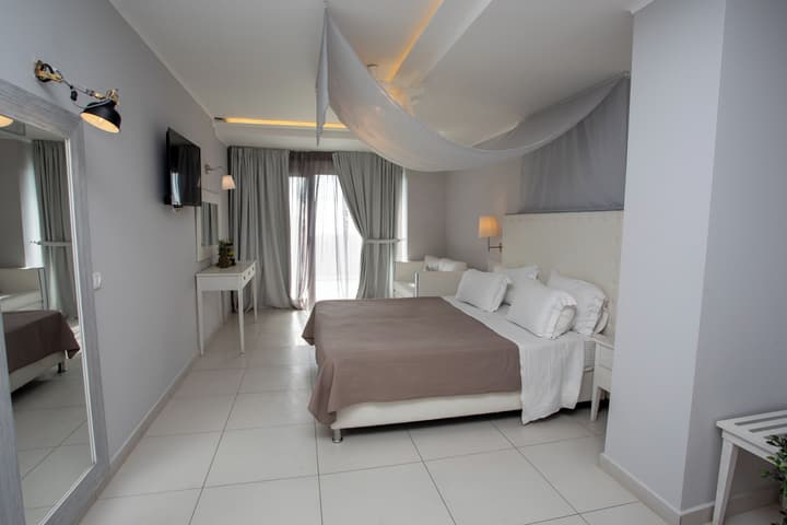 Enjoy Lichnos Bay Village, Camping, Hotel & Apartments