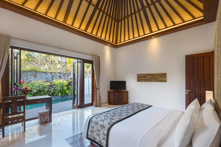 MERUSAKA Nusa Dua