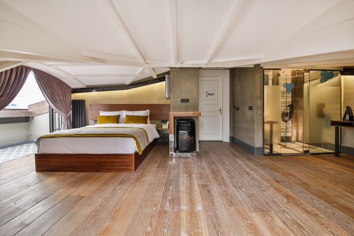 Hotel The Public