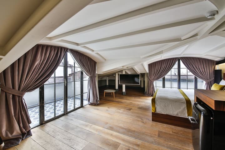 Hotel The Public