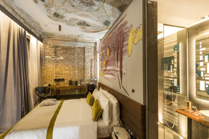 Hotel The Public