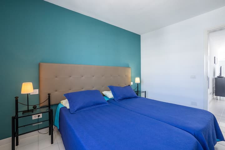 Vista Mar - SELECT ADULTS (+16)