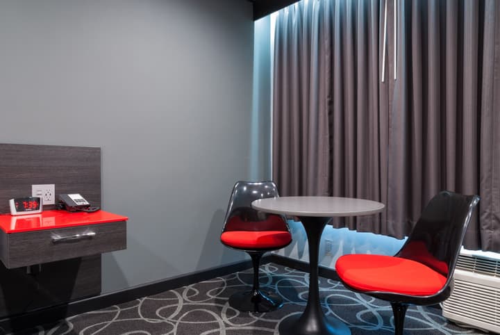 Astro Pasadena Hotel