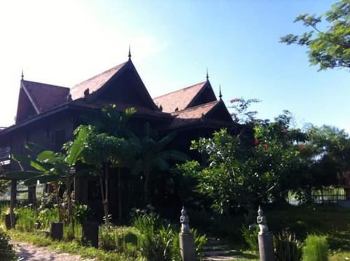 Bong Thom Home Stay
