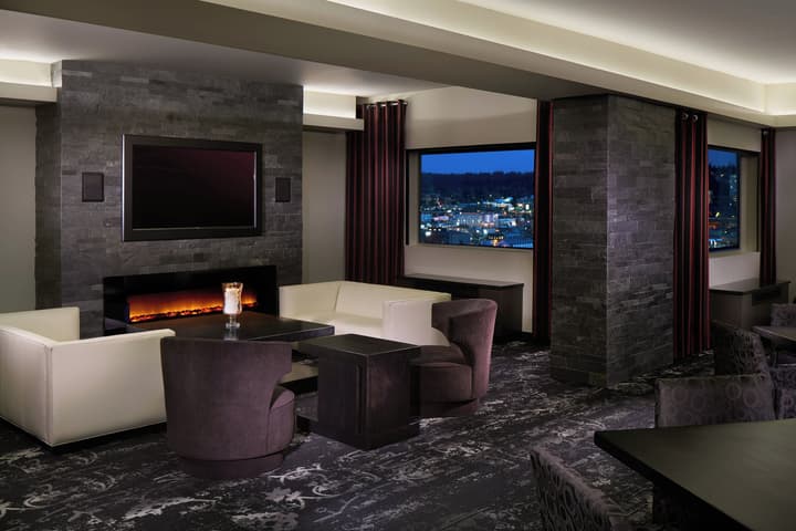 The Davenport Grand, Autograph Collection