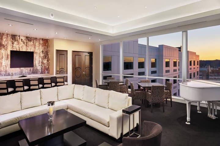The Davenport Grand, Autograph Collection