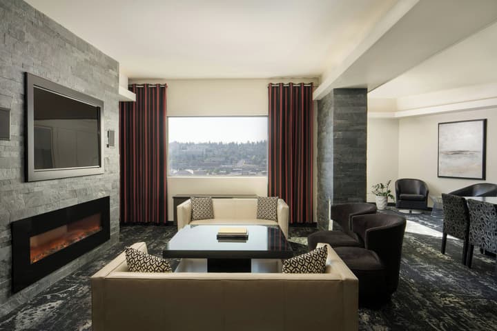 The Davenport Grand, Autograph Collection