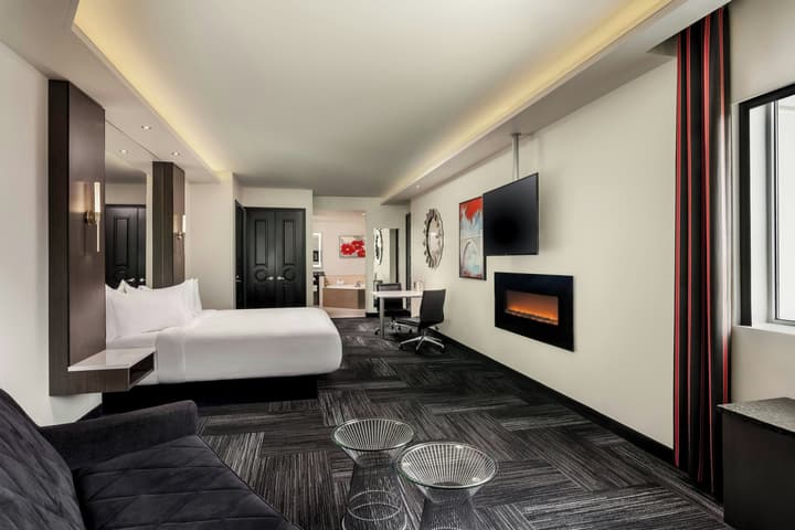 The Davenport Grand, Autograph Collection