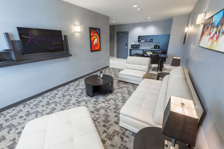 Applause Hotel by CLIQUE