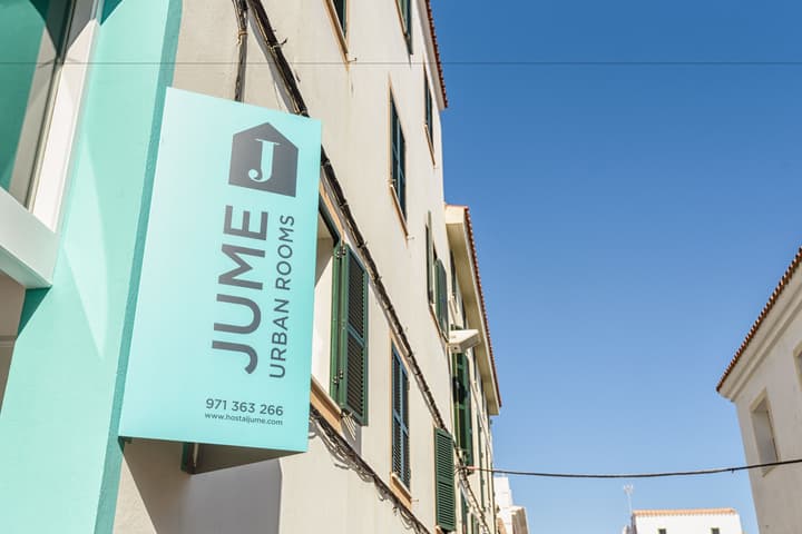 Hostal Jume - Urban Rooms
