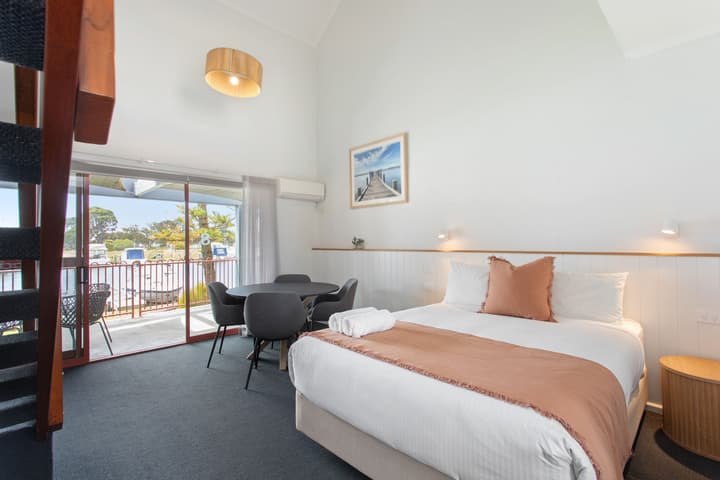 Mariners Cove at Paynesville Motel & Apartments